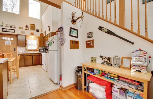 Twin Lakes House | Twin Lakes Home - Walk to Lake Elizabeth!