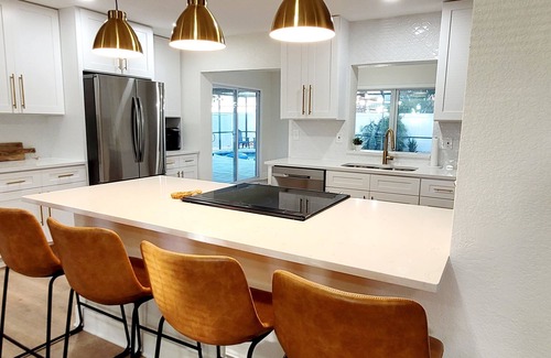 Clearwater House | Twin Oaks Retreat Heated Pool 5Bed 3Bath Remodeled Beach Open