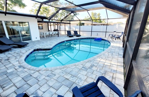 Clearwater House | Twin Oaks Retreat Heated Pool 5Bed 3Bath Remodeled Beach Open