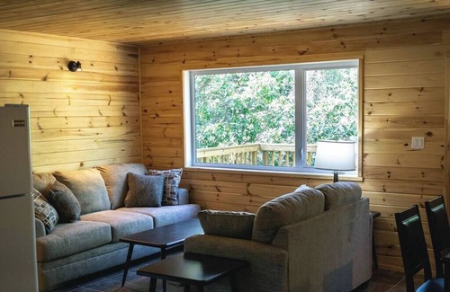 Kenora Cabin | Twin Otter Cabin - Lakewood Park Cabins