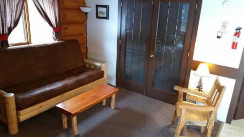 Valemount Hotel | Twin Peaks Resort