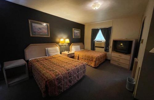 Tipton Hotel | Twin Pine Motel