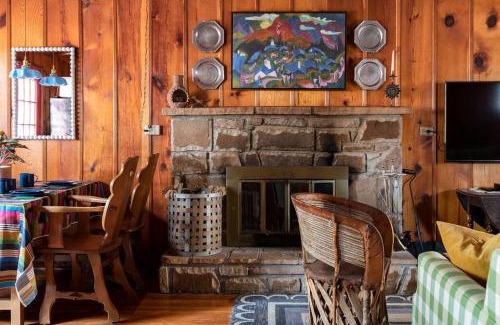 Ruidoso House | Twin Pines Casita - Big Yard, View, Porch, Hot Tub, & Charm