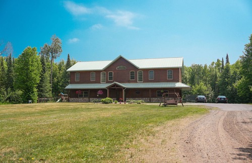 Hermantown Ski Chalet | Twin Ports Hideaway