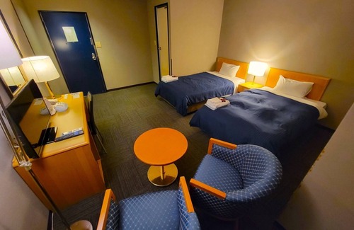 Izumisano Hotel | Twin room with round trip transfer to Kansai Airpo/Izumisano Ōsaka
