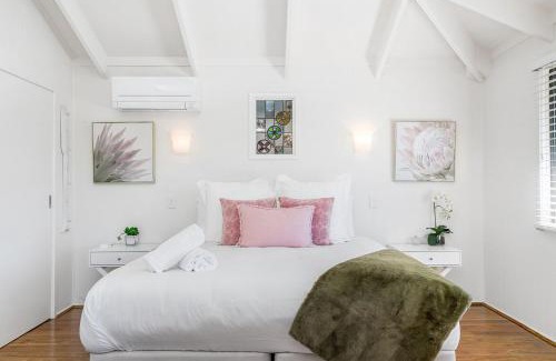 Bangalow House | Twin Tallows - secluded couples retreat