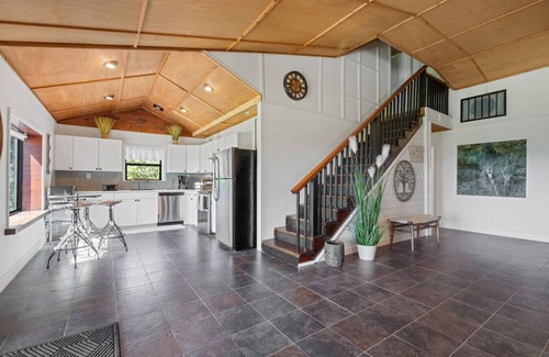 Muskogee House | Twisted Tree with Arkansas River Views and Hot Tub