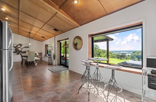 Muskogee House | Twisted Tree with Arkansas River Views and Hot Tub