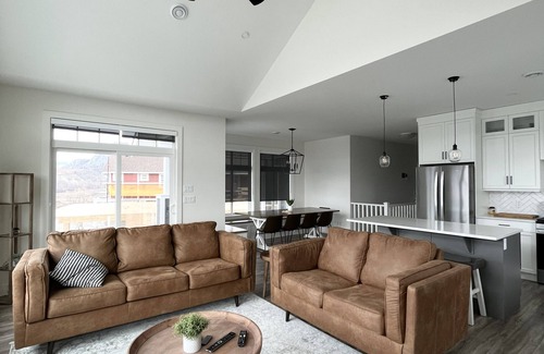 Okanagan-Similkameen House | Twisted Vines Lakehouse-4 bed/4 bath, spacious home @ Cottages on Osoyoos Lake