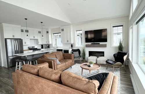 Okanagan-Similkameen House | Twisted Vines Lakehouse-4 bed/4 bath, spacious home @ Cottages on Osoyoos Lake