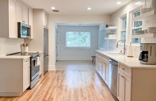 Port Huron House | Two 3/1 Apts. in Huge Home One House off Lake w/Lake Views, Walk to Beaches