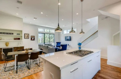 Neartown House | Two 4-Story Homes/Near Downtown/8 BDRMS/For Groups