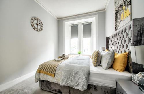 North West Apartment | Two Bed Stylish Apartment in Heart of West End
