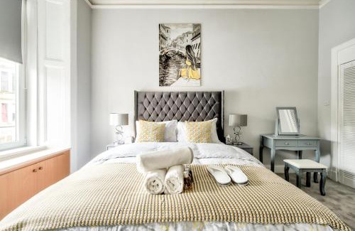 North West Apartment | Two Bed Stylish Apartment in Heart of West End
