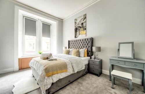 North West Apartment | Two Bed Stylish Apartment in Heart of West End