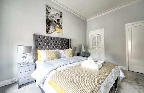 North West Apartment | Two Bed Stylish Apartment in Heart of West End