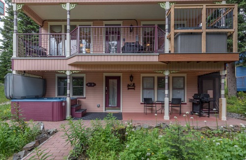 Silver Star Mountain Apartment | Two Bedroom Suite w Private Hot Tub, BBQ, Laundry - Great lower Knoll location.