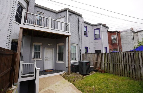 Capitol Hill Apartment | Two Bedroom- 10 Mins to Baseball Stadium