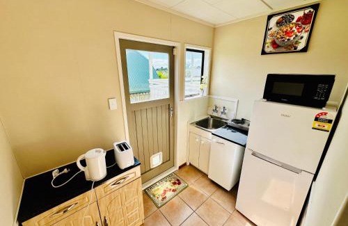 Papatoetoe Apartment | Two Bedroom Airport Flat Free Wi-Fi Parking Peaceful Stay