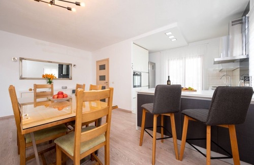 Okrug Gornji Apartment | Two bedroom apartment with terrace and sea view Okrug Gornji, Čiovo (A-23497-a)