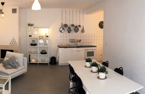 Zastrazisce Apartment | Two bedroom apartment with terrace Cove Milna (Zastražišće), Hvar (A-17417-a)