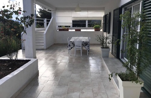 Zastrazisce Apartment | Two bedroom apartment with terrace Cove Milna (Zastražišće), Hvar (A-17417-a)