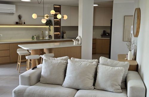 Broadbeach Apartment | Two-Bedroom Apartment with Private Sauna on the Balcony/500m to the Beach