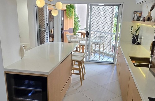 Broadbeach Apartment | Two-Bedroom Apartment with Private Sauna on the Balcony/500m to the Beach