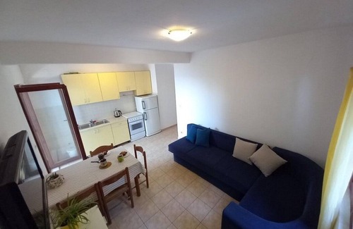 Ivan Dolac Apartment | Two bedroom apartment near beach Ivan Dolac, Hvar (A-21269-e)