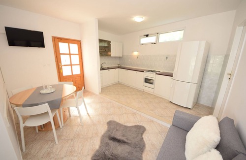 Podobuce Apartment | Two bedroom apartment near beach Podobuče, Pelješac (A-631-d)