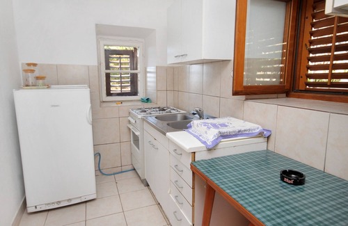 Gdinj Apartment | Two bedroom apartment near beach Cove Torac, Hvar (A-4875-a)