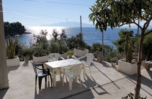 Gdinj Apartment | Two bedroom apartment near beach Cove Torac, Hvar (A-4875-a)