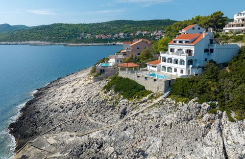 Zavalatica Apartment | Two bedroom apartment near beach Zavalatica, Korčula (A-183-a)