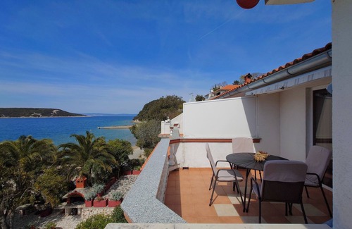Kampor Apartment | Two bedroom apartment near beach Kampor, Rab (A-15310-b)