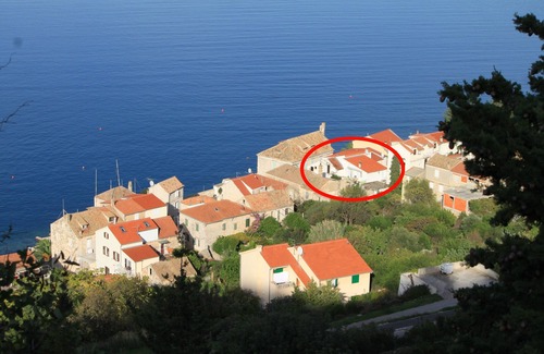Vis Apartment | Two bedroom apartment near beach Vis (A-2459-b)