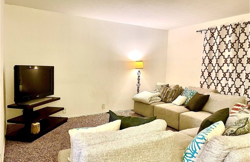 Metairie Apartment | Two bedroom apartment in the heart of Metairie