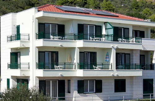 Igrane Apartment | Two bedroom apartment with terrace and sea view Igrane, Makarska (A-17292-a)