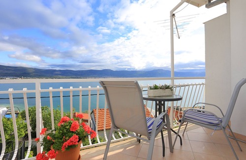 Arbanija Apartment | Two bedroom apartment with balcony and sea view Arbanija, Čiovo (A-15595-a)