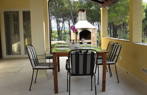 Cove Osibova (Milna) Apartment | Two bedroom apartment with terrace Cove Osibova, Brač (A-23774-a)