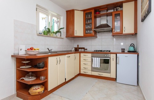 Tijesno Apartment | Two bedroom apartment with terrace Tisno, Murter (A-815-c)