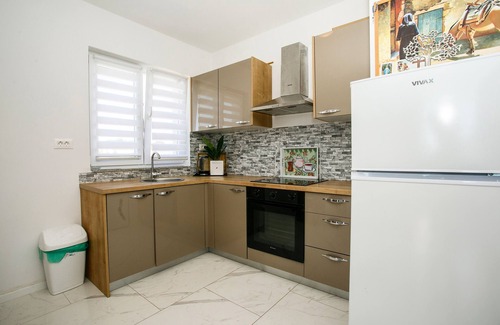 Vrsi Apartment | Two bedroom apartment with terrace Vrsi - Mulo, Zadar (A-24110-a)