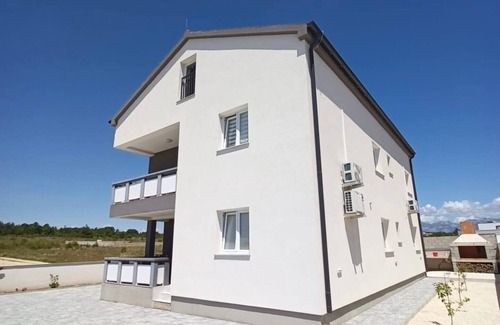 Vrsi Apartment | Two bedroom apartment with terrace Vrsi - Mulo, Zadar (A-24110-a)