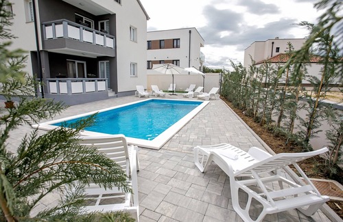 Vrsi Apartment | Two bedroom apartment with terrace Vrsi - Mulo, Zadar (A-24110-a)