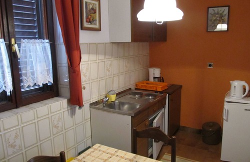Banjol Apartment | Two bedroom apartment with balcony and sea view Banjol, Rab (A-16334-a)