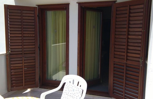 Rukavac Apartment | Two bedroom apartment with terrace and sea view Rukavac, Vis (A-13337-b)