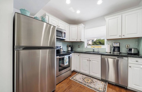 Jog Road Condo | Two Bedroom Boutique Condo 2 Blocks from the Beach and Atlantic Avenue