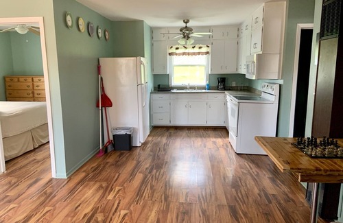 Hot Springs Cabin | Two bedroom cabin, private lake, pet friendly