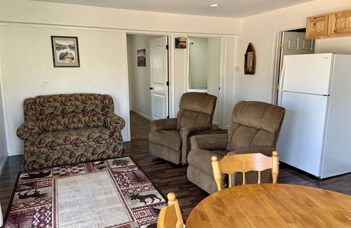 Hot Springs Cabin | Two bedroom cabin, private lake, pet friendly