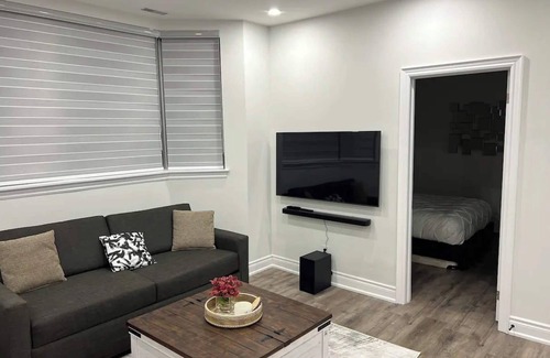 Markham Apartment | Two Bedroom Condo Near Miliken District Park!