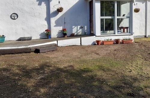 Jamestown House | Two bedroom cozy cottage in the Sliabh An Larainn mountains with stunning views